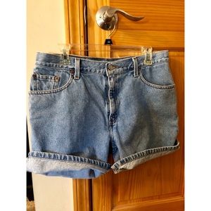 *reposh* vintage Levi high waisted shorts